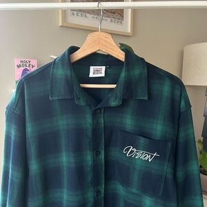 Vision Street Wear Green Plaid Button-Up Flannel Shirt